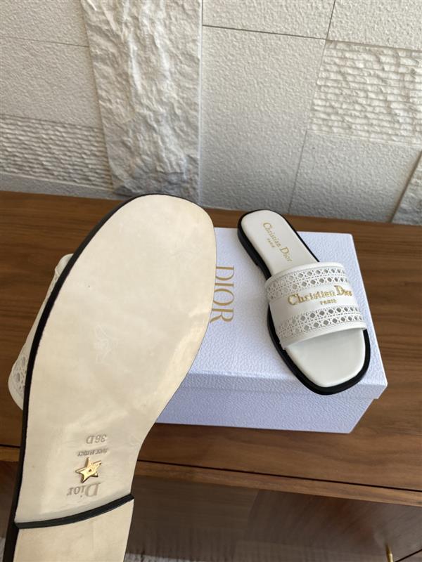 20251128184323465 310